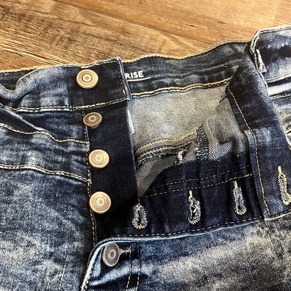 Shorts - Picture 2 of 4